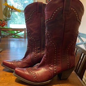 Idyllwind Rebel Red Western Boots  Burgundy Size 8B.  In like new condition.